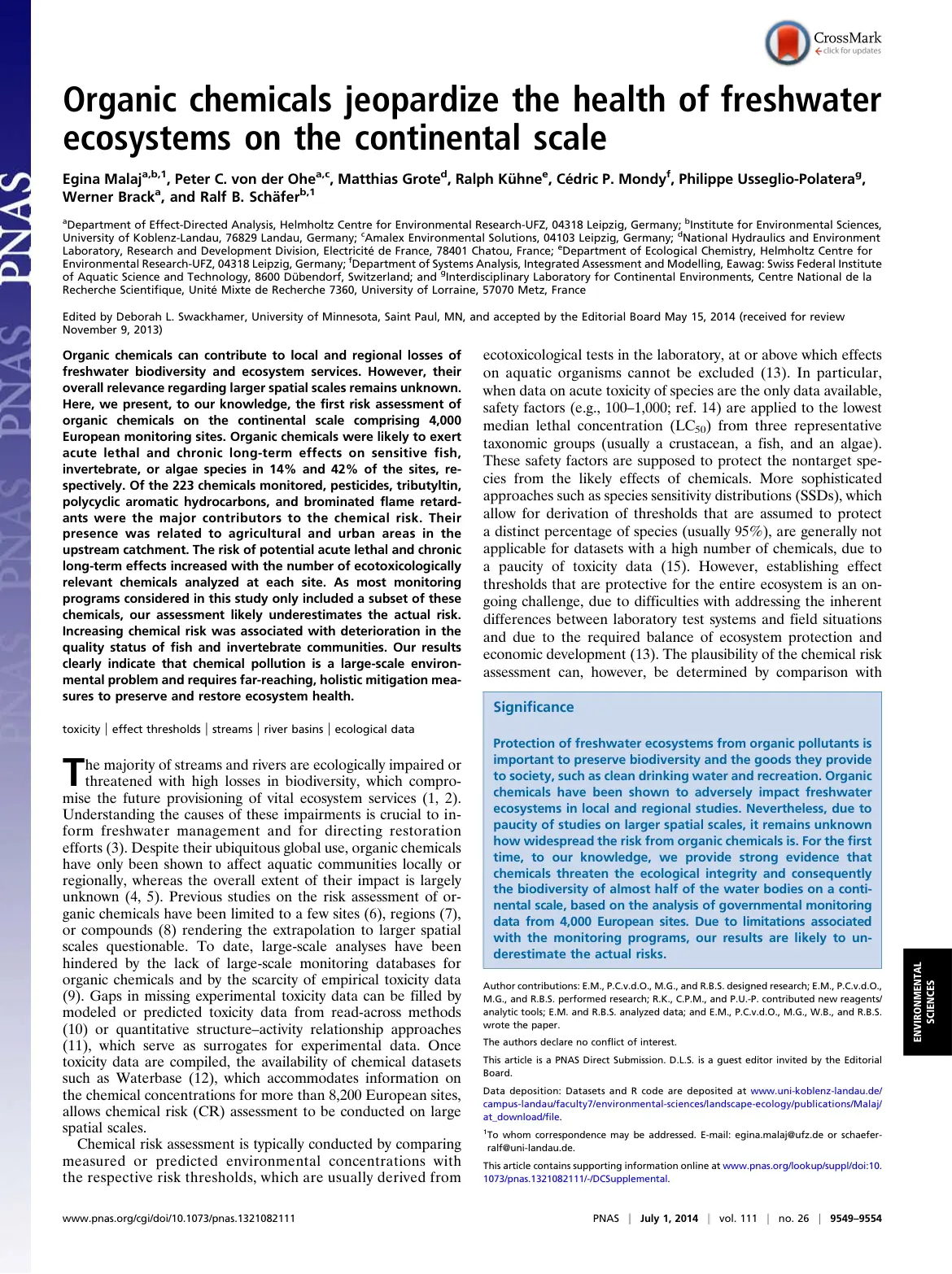 غلاف تقرير Organic chemicals jeopardize the health of freshwater ecosystems on the continental scale