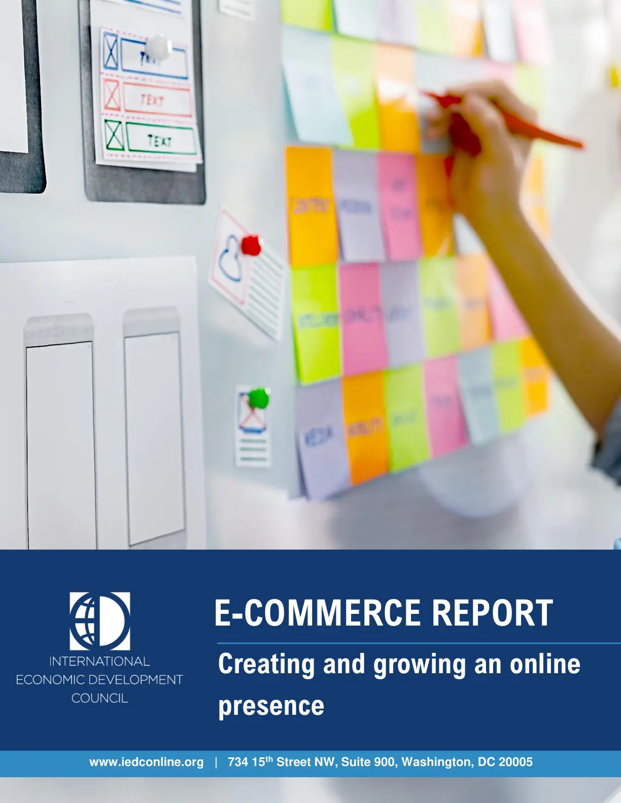 غلاف تقرير E-Commerce Report: Creating and Growing an Online Presence